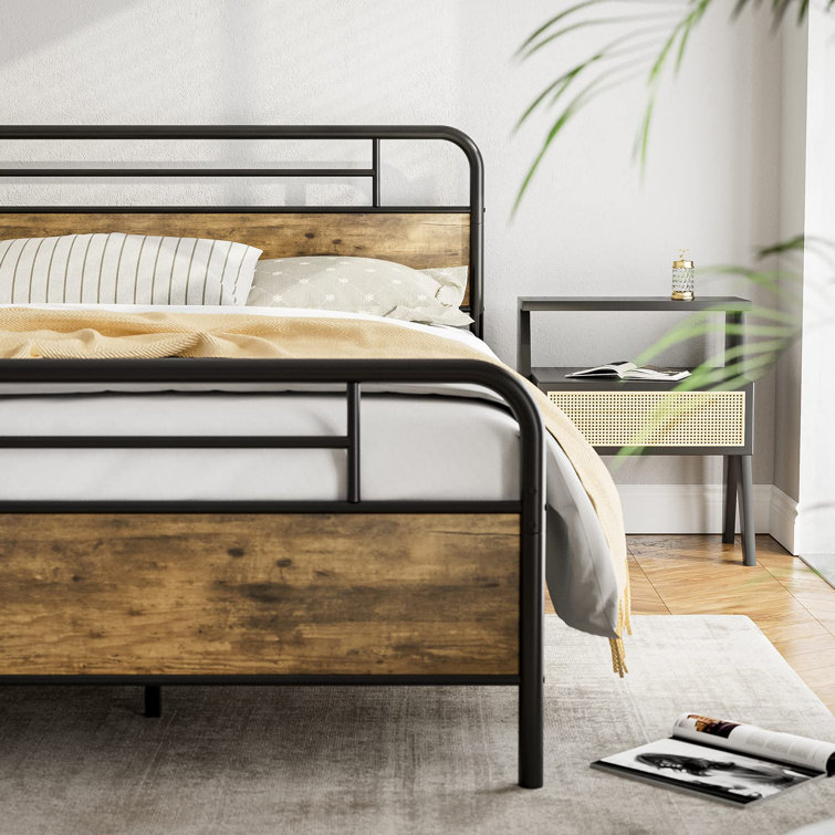 Zinus eli 41 metal on sale and wood platform bed